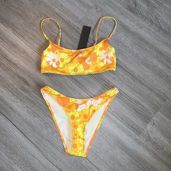 Orange floral Cheeky coverage bottom with top swimsuit set. - Picture 7 of 12